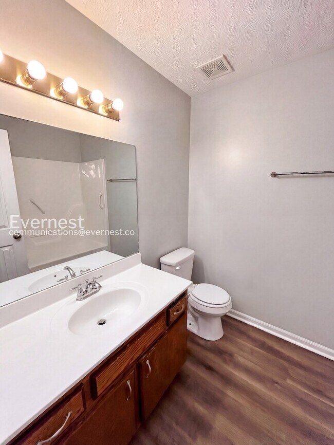 Building Photo - 2836 Roscommon Dr