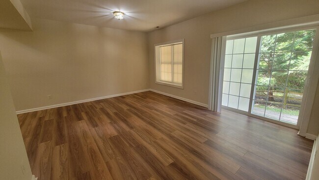 Building Photo - Stunning and Spacious 5 Bed 4 Bath Colonia...