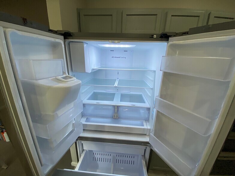 Refrigerator - 785 Oakleaf Plantation Pky