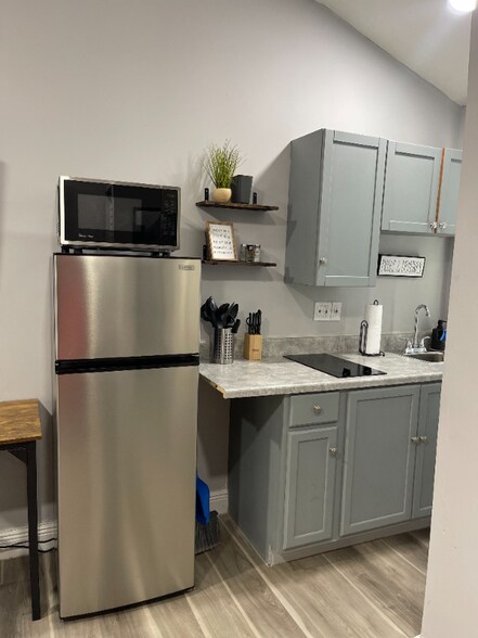 Building Photo - 1367 Riverland Rd