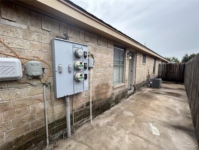 Building Photo - 13 South Dr