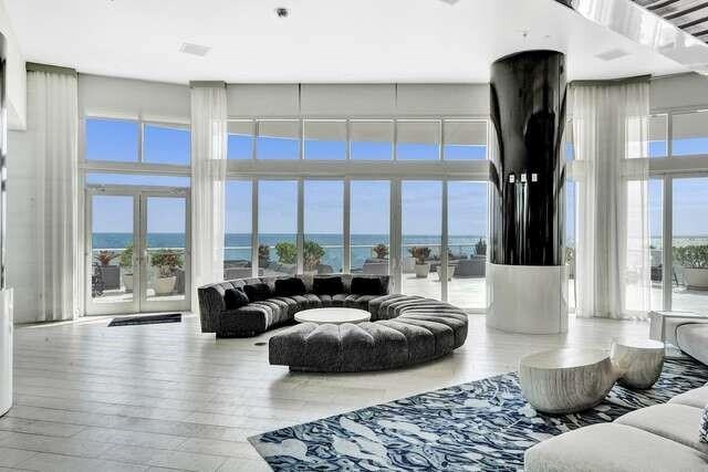 Building Photo - 3101 Bayshore Dr