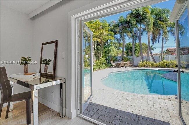 Building Photo - 2011 NE 31st Ct