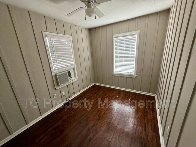 Building Photo - 5687 Akra Ave