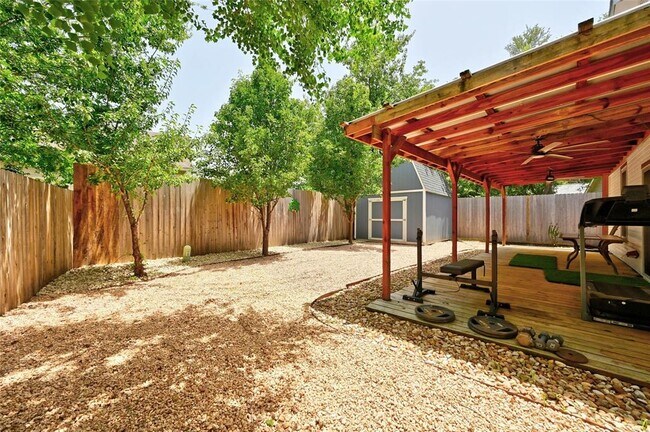 Building Photo - 3012 Rochelle Dr