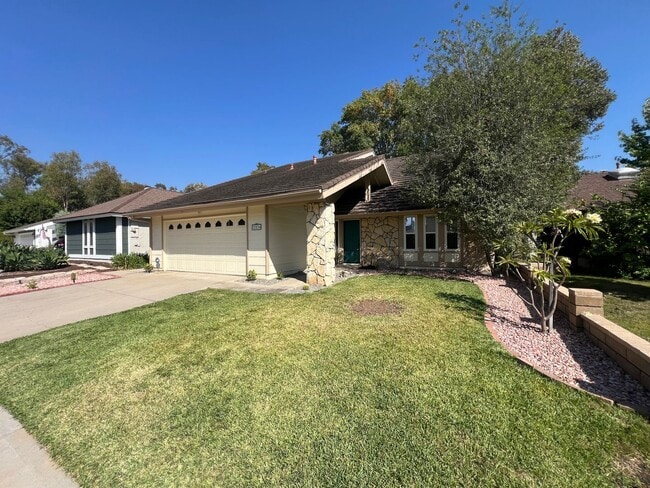 Building Photo - Lake Forest House with 4 bed 2 bath plus loft