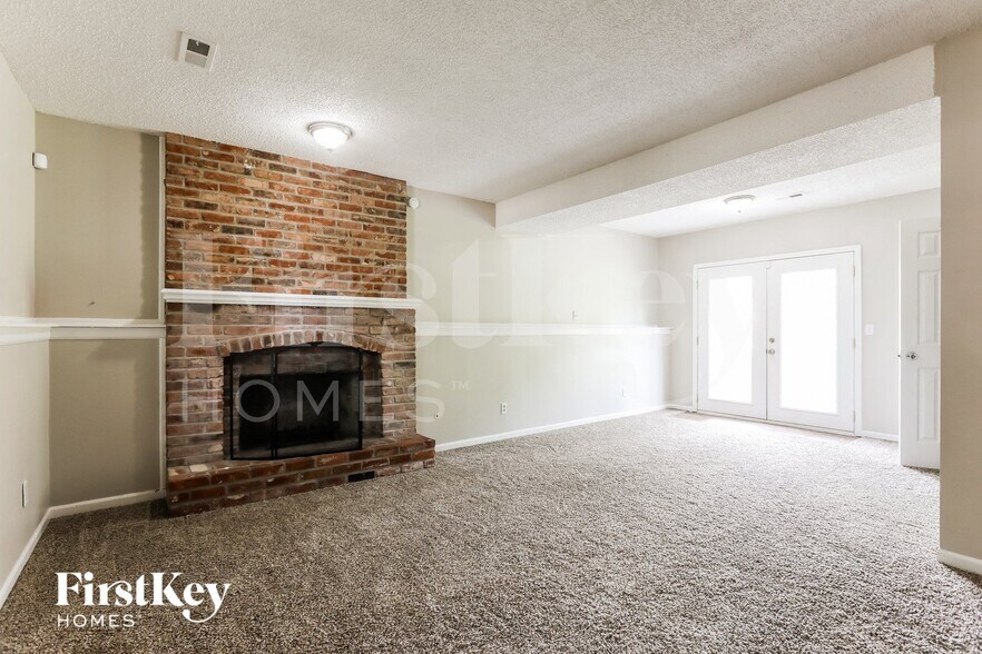 Building Photo - 704 Autumn Dr