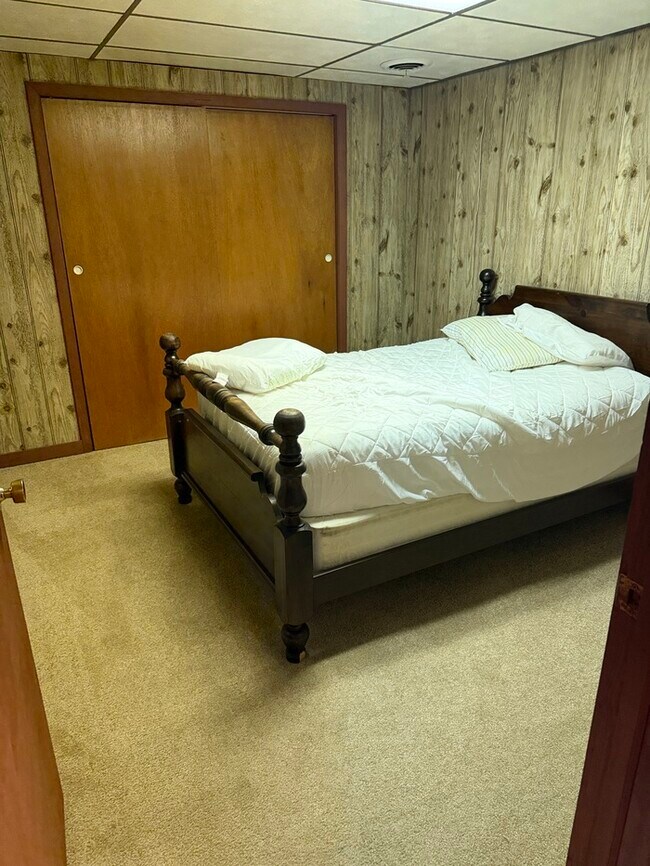 Building Photo - 3002 Cemetery Dr