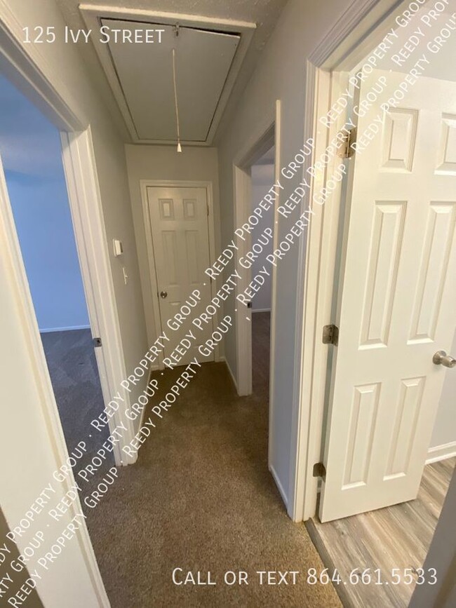 Building Photo - Converse Heights Townhouse - 2 bed / 1.5 bath