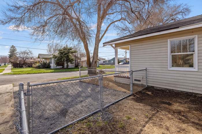 Building Photo - 1610 Division St