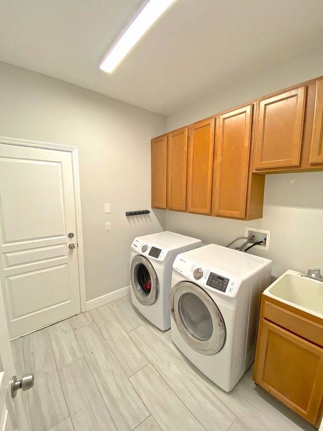 Building Photo - Lake Nona Pool Home for Rent 4bed 3 bath