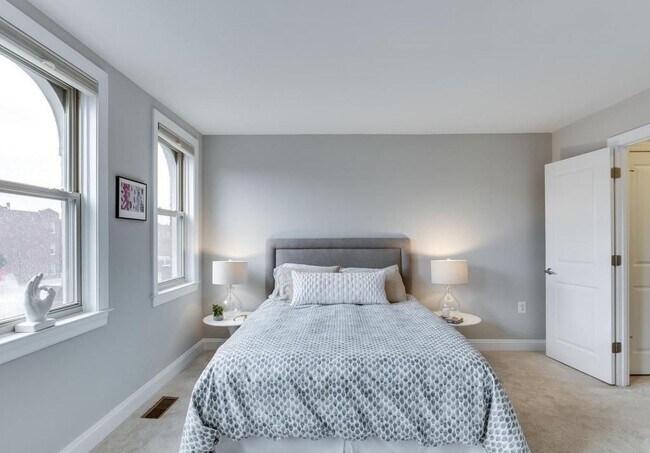 Main Bedroom - 1400 East Capitol St NE