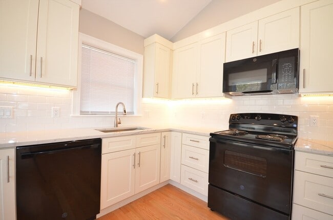 Building Photo - 18 Eaton Ave