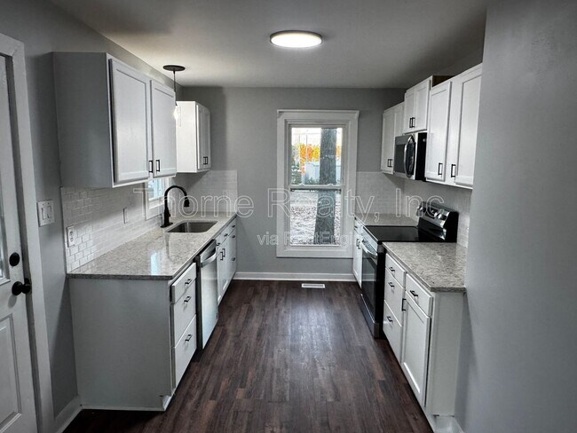 Building Photo - 813 Greyson Rd