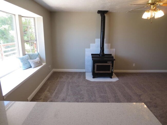 Building Photo - Amazing Home in Bloomington Hills