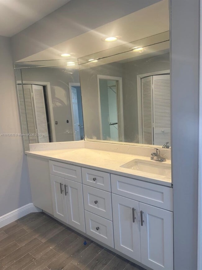 Building Photo - 21615 Villa Nova Dr