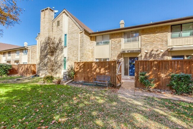 Building Photo - 2606 Custer Pkwy