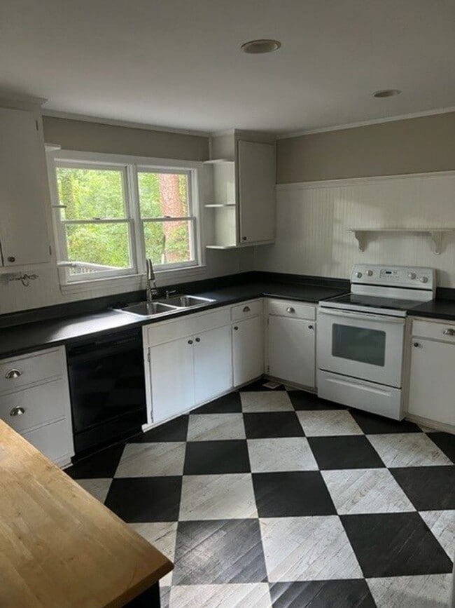 Building Photo - North Macon Home Move-In Ready