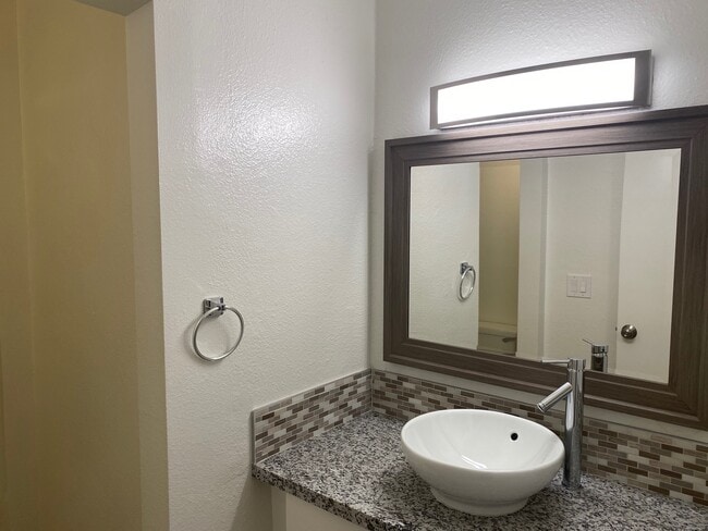 Building Photo - 145 E 18th St