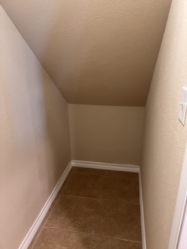 Building Photo - Luxury Townhome in Selma!