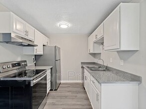 Building Photo - 6836 N Richmond Ave