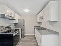 Building Photo - 6836 N Richmond Ave