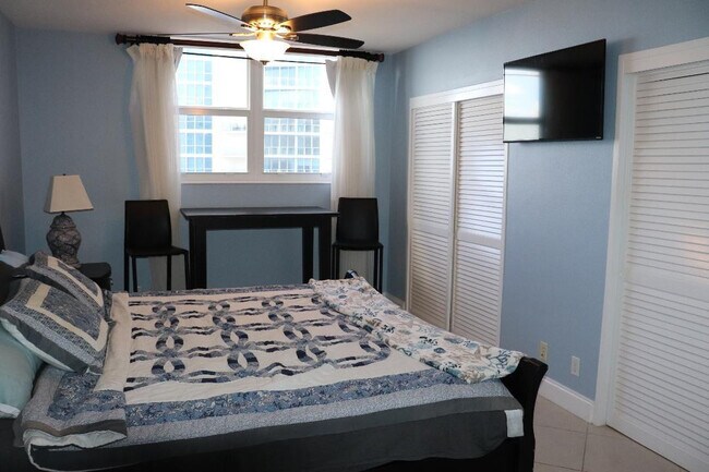 Building Photo - 3001 S Ocean Dr