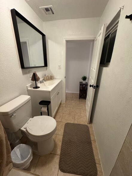 Building Photo - 608 Alicia Dr