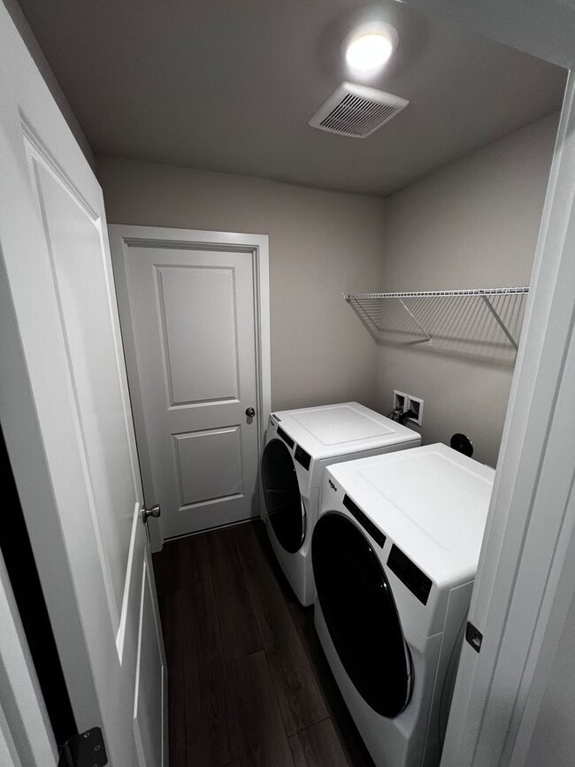 Building Photo - Spacious 4-Bedroom Townhome with Loft, Che...