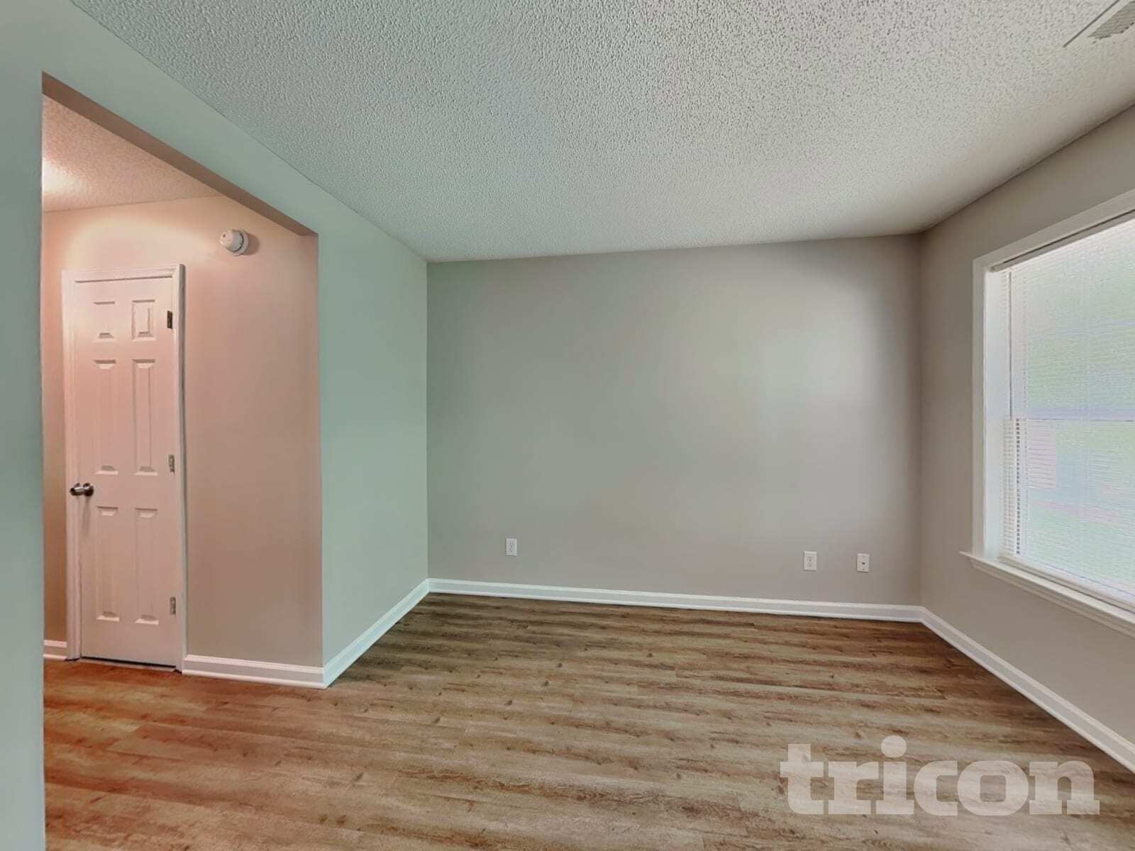 Building Photo - 4409 Woodlawn Dr