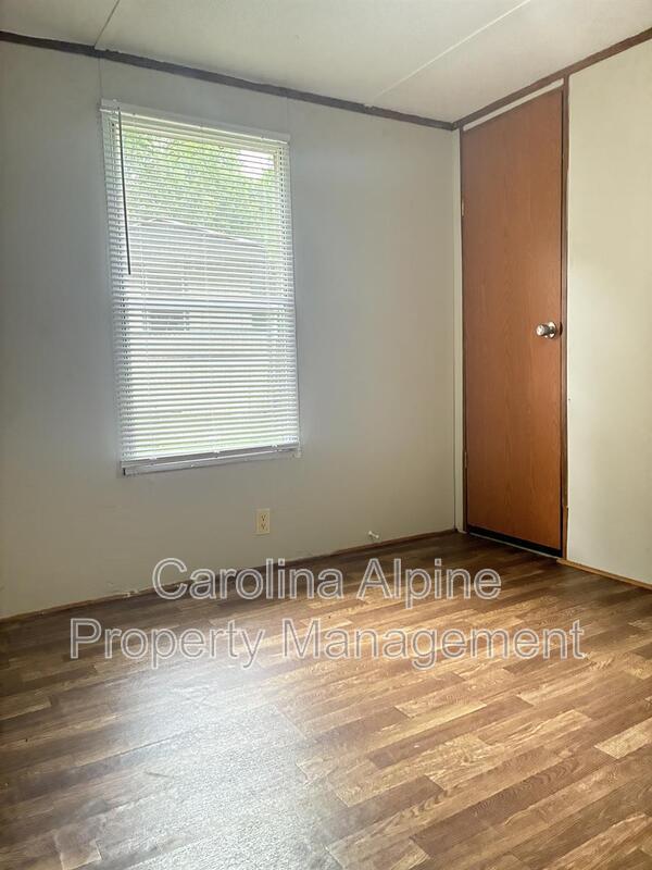 Building Photo - 517 Skylark Ln