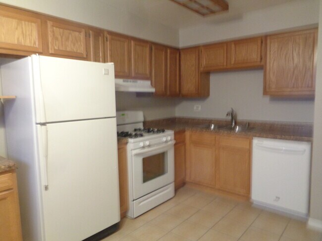 Building Photo - 10611 Parkside Ave