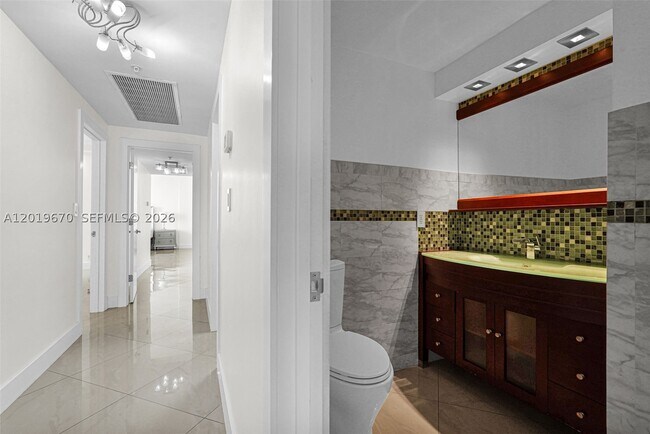 Building Photo - 3001 S Ocean Dr