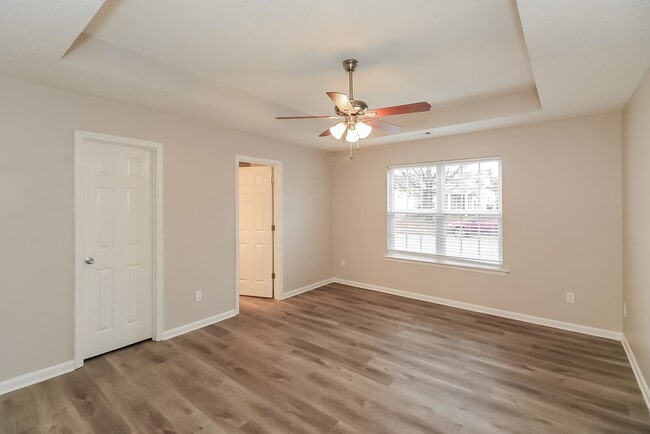 Building Photo - 1500 Logan Ln