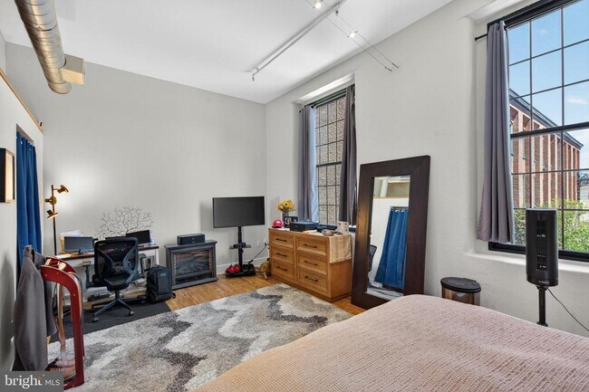 Building Photo - 200 Lincoln Ave