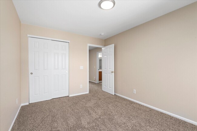 Building Photo - 9320 Cove Creek Dr