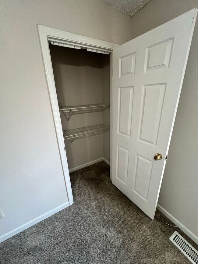 Building Photo - Hard to find and easy to love—this spacious Sugar Hill home won’t last long!