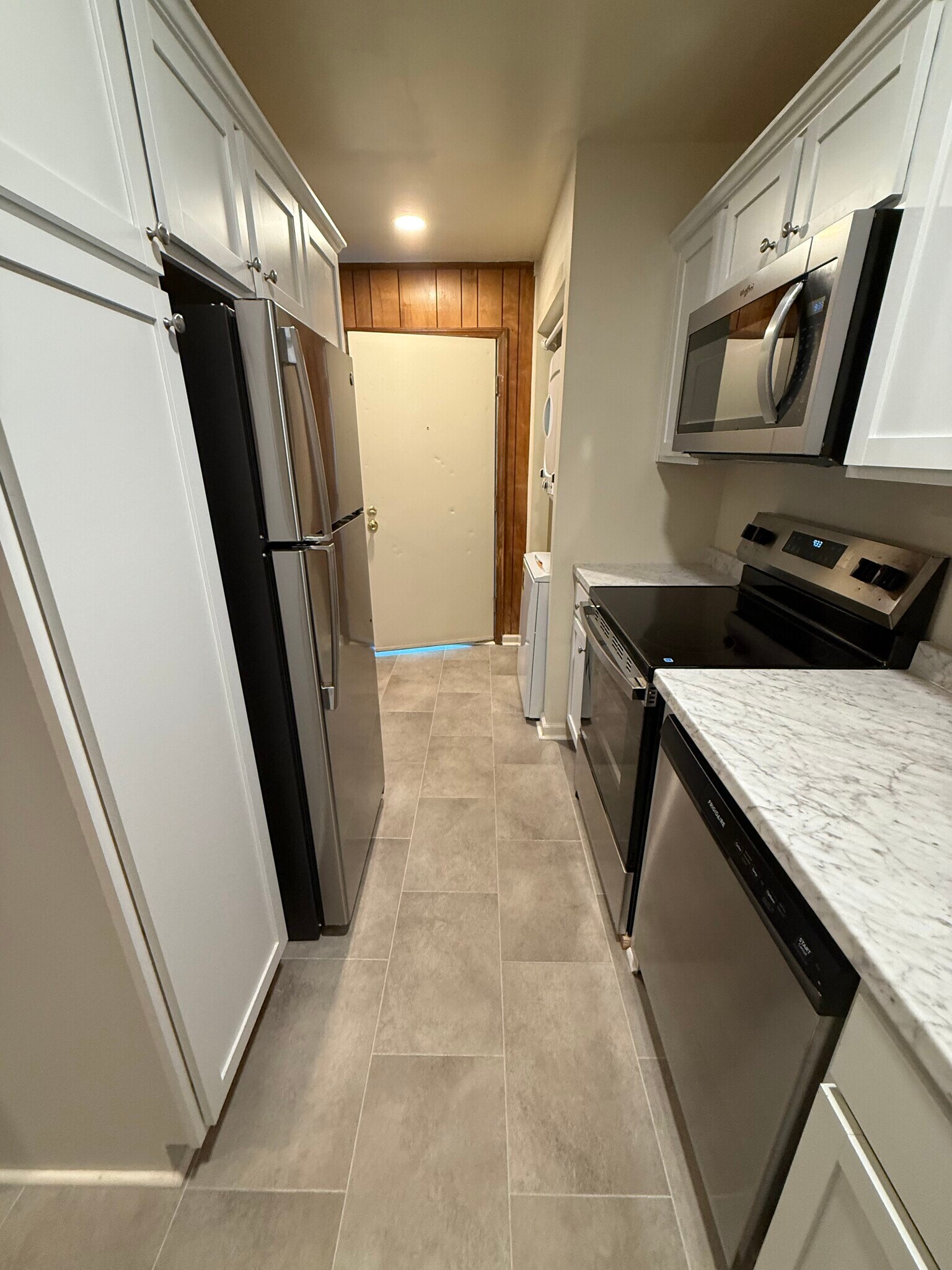 Building Photo - 586 Franklin St