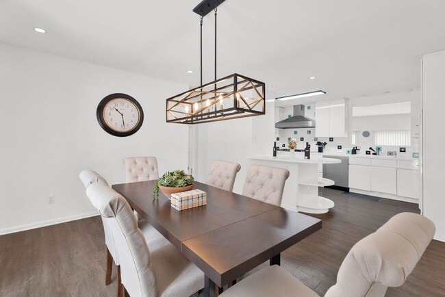 Building Photo - 3BD ROOM RANCH - PRIVATE LOT - FURNISHED - BLOOMFIELD HILLS