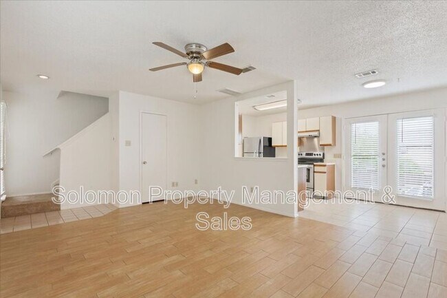 Building Photo - 1015 E Yager Ln