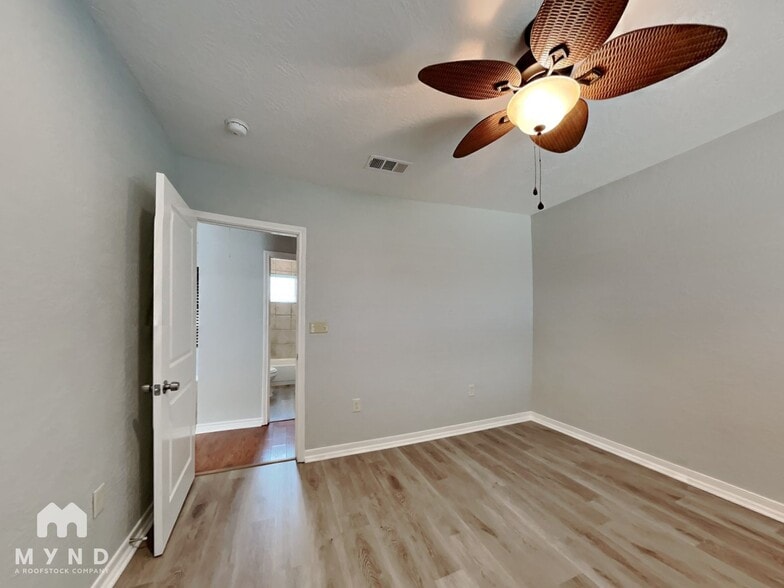 Building Photo - 11807 Roandale Dr
