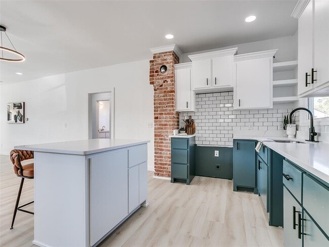 Building Photo - 1215 NW 8th St