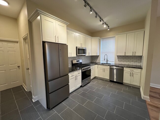 Building Photo - 4739 Essex Way