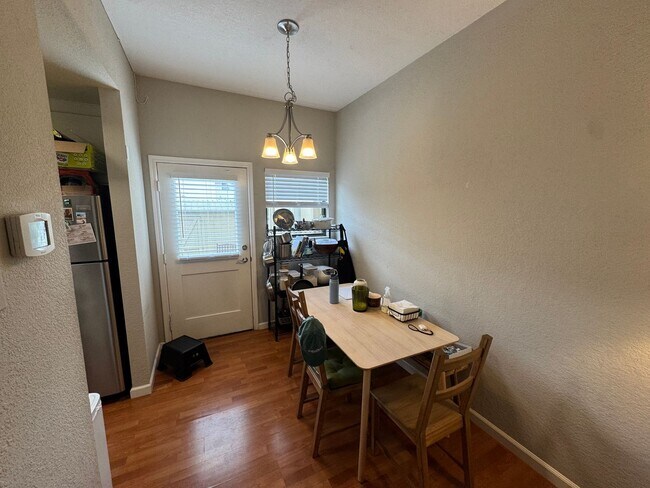 Building Photo - 509 4th St