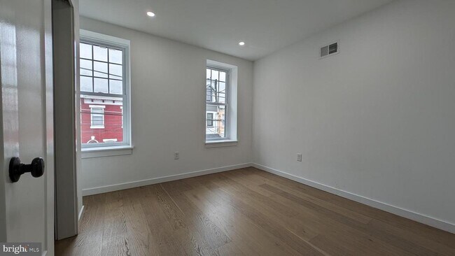 Building Photo - 2232 N Mascher St