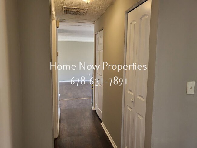 Building Photo - Beautiful 5 bedroom/3 bath in Stone Mountain!