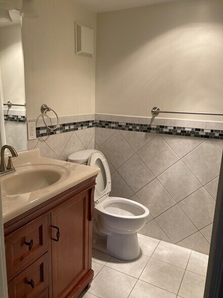 Building Photo - 16 Winter St