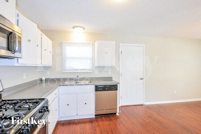 Building Photo - 2141 Treasure Island Dr