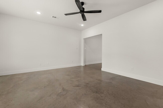 Building Photo - 4134 Jeanne Dr