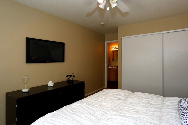 2 BR, 2 BA (Upgraded) - Arcadia Palms